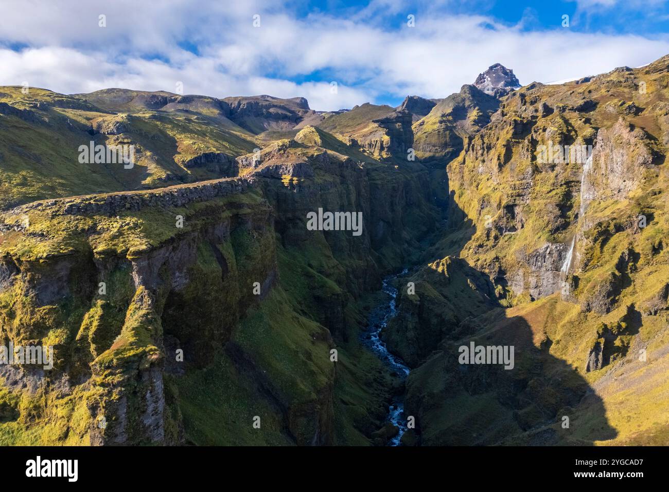 Vue aérienne du canyon Mulagljufur, sud de l'Islande, Islande, Europe du Nord. Banque D'Images