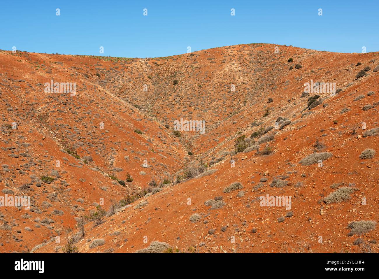 Vue spectaculaire sur le paysage pittoresque des montagnes volcaniques depuis le parc national de Betancuria à Fuerteventura. Îles Canaries, Espagne. Banque D'Images