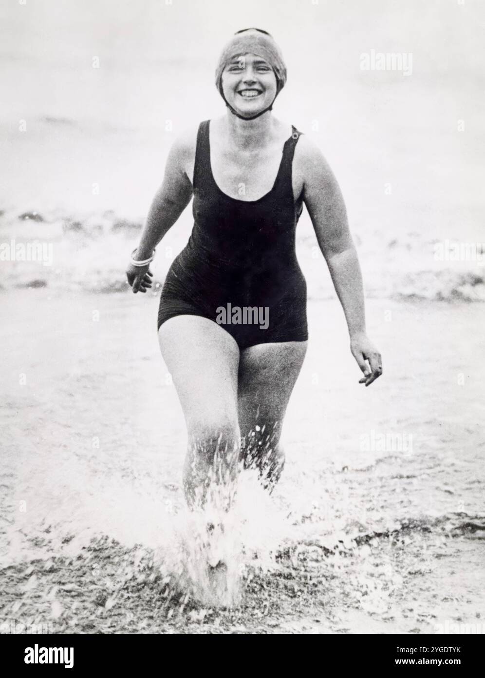 Mercedes Gleitze (1900-1981), nageuse professionnelle et philanthrope britannique. Première femme britannique à nager dans la Manche en 1927, portrait photographié par Underwood & Underwood, 1928 Banque D'Images
