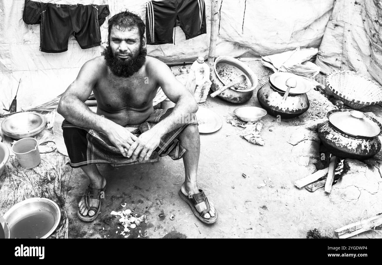 Ouvriers au déjeuner, Monochrom, Dhaka, Bangladesh, Asie Banque D'Images