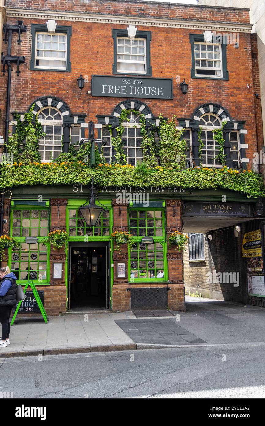 Oxford , UK - 5 juin 2024 : Free House, composé Aldates Tavern à New Inn Yard. Banque D'Images