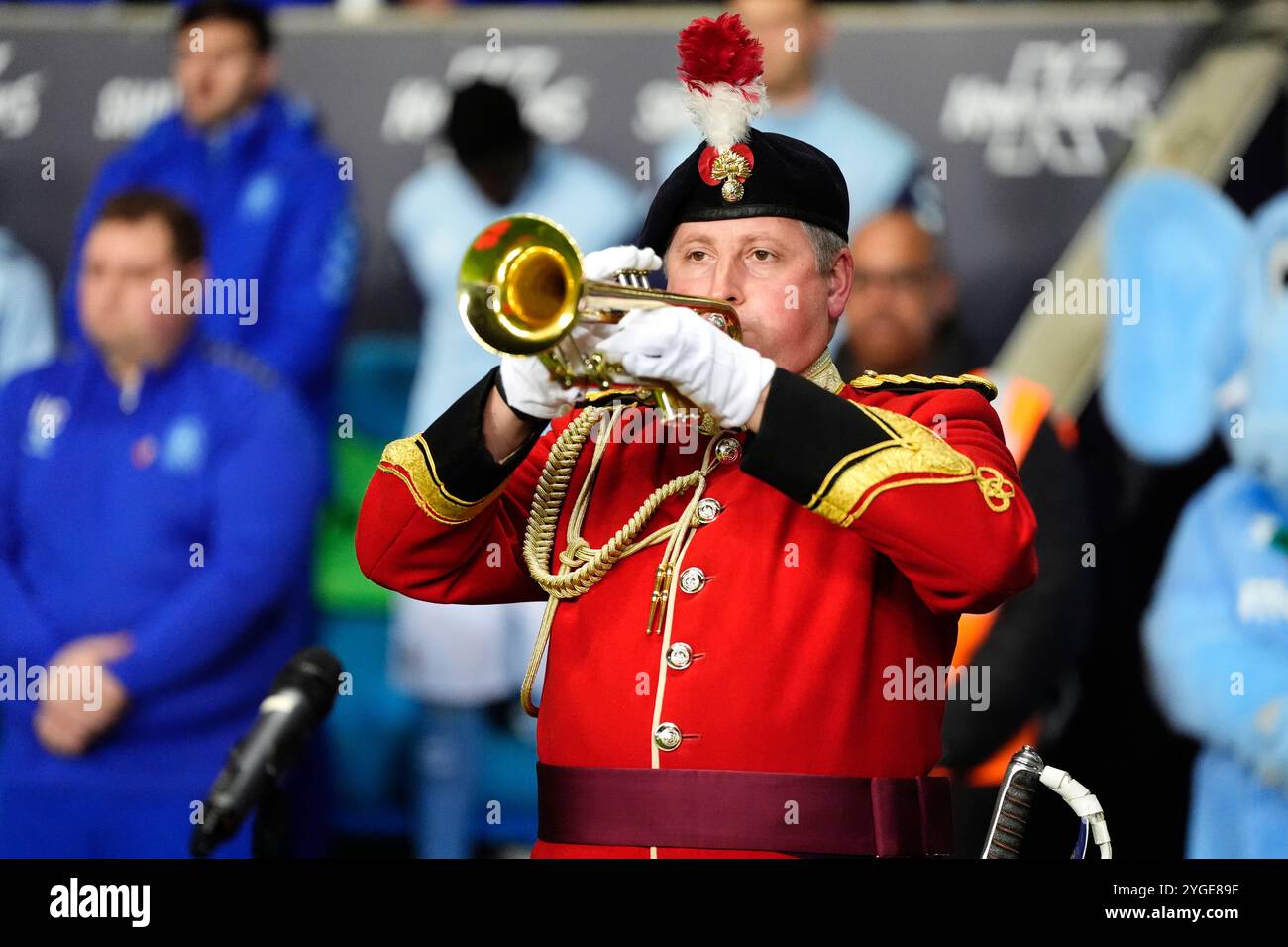 Un musicien joue avant le Sky Bet Championship match à Coventry Building Society Arena, Coventry. Date de la photo : mercredi 6 novembre 2024. Banque D'Images