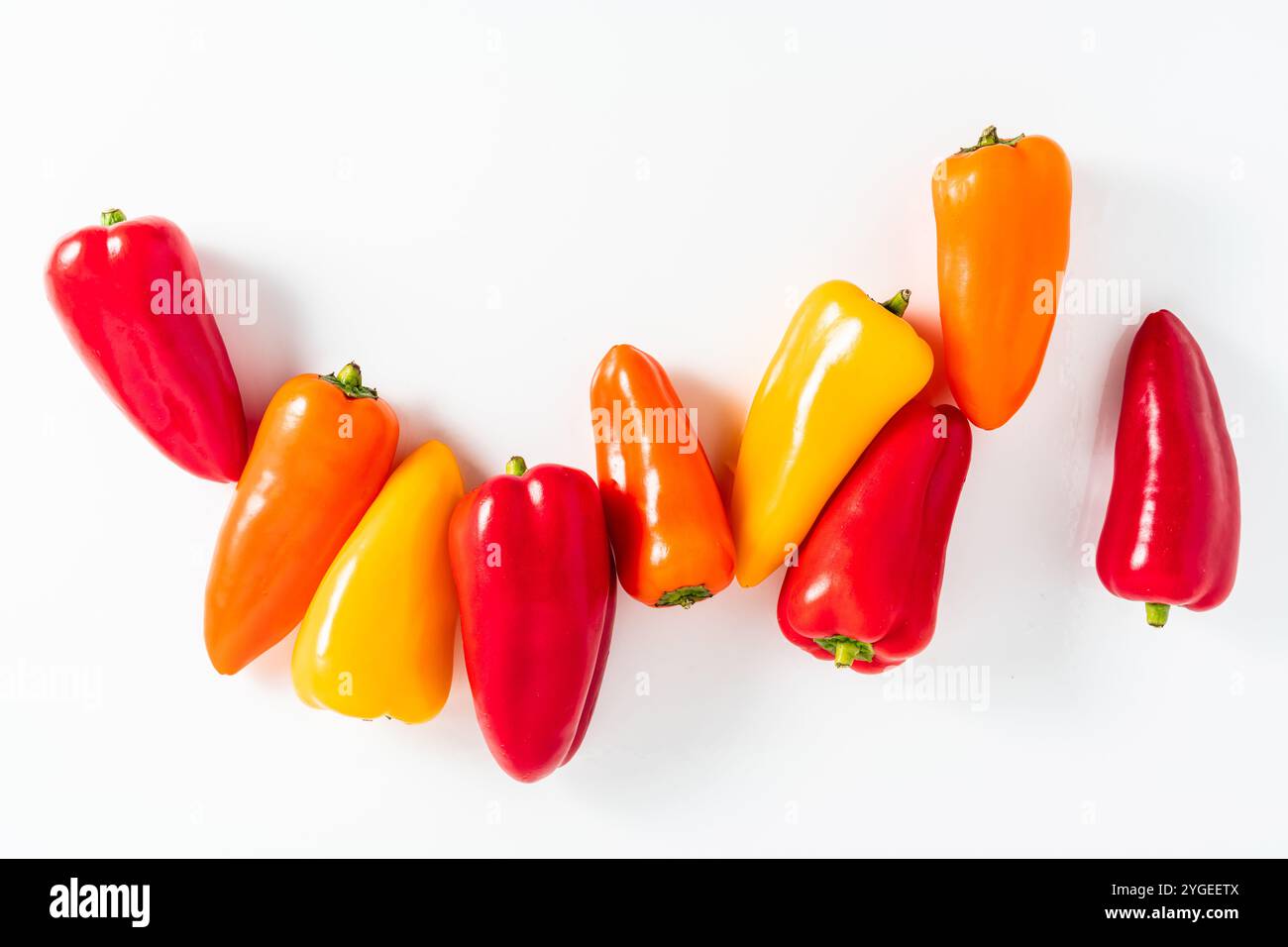 petits poivrons colorés sur blanc. recettes, solde Banque D'Images