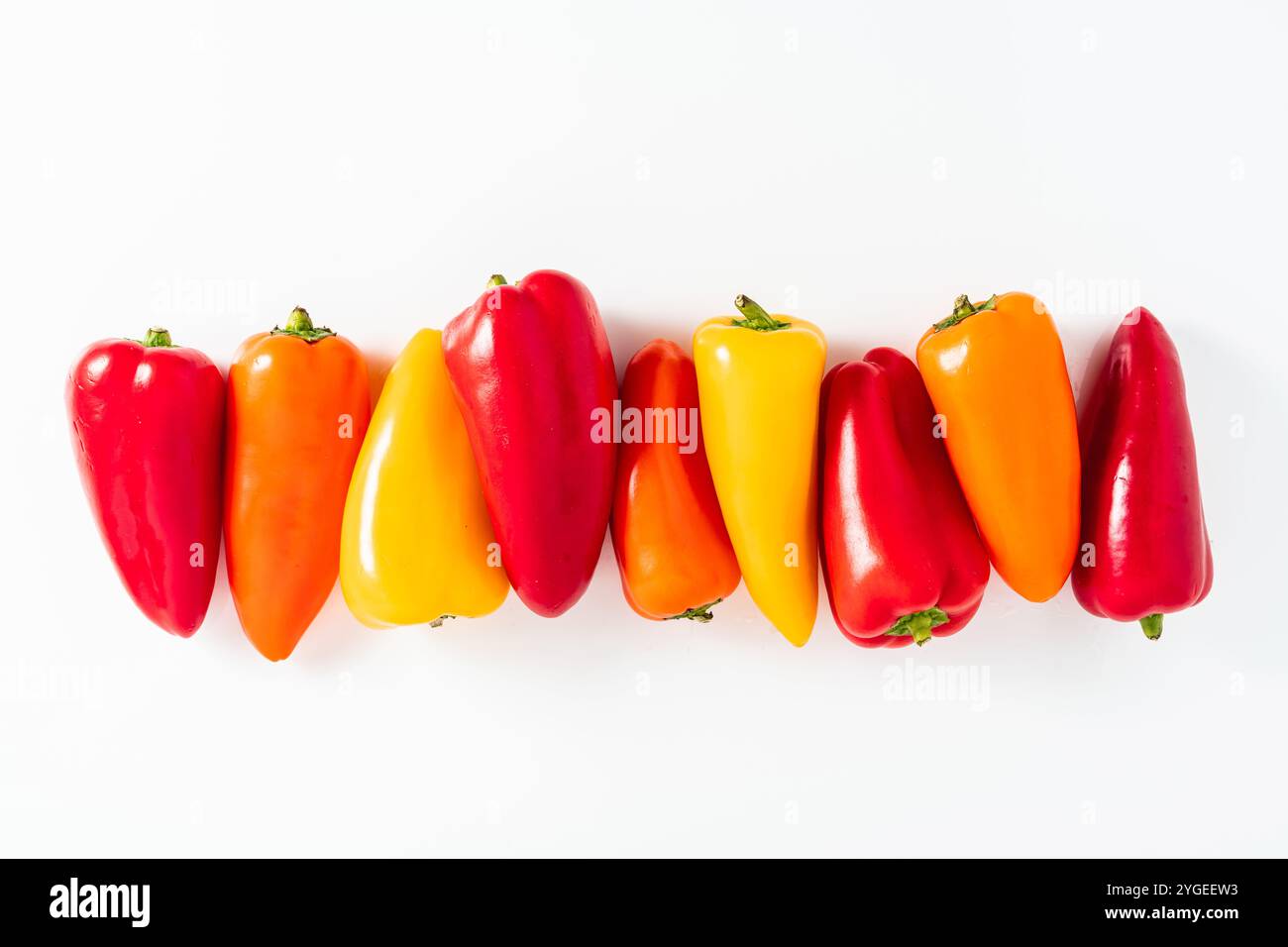 petits poivrons colorés sur blanc. recettes, solde Banque D'Images