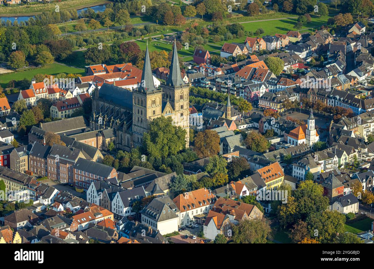 Luftbild, Altstadt Ansicht mit kath. Kirche, Viktor, auch Xantener Dom, Kath. Marienschule, Ostwall Park, Niederbruch, Xanten, Niederrhein, Nordrhein-Westfalen, Deutschland ACHTUNGxMINDESTHONORARx60xEURO *** vue aérienne, vue sur la vieille ville avec église catholique St Viktor, aussi cathédrale de Xanten, Marienschule catholique, Ostwall Park, Niederbruch, Xanten, Bas-Rhin, Rhénanie du Nord Westphalie, Allemagne ATTENTIONxMINDESTHONORARx60xEURO Banque D'Images