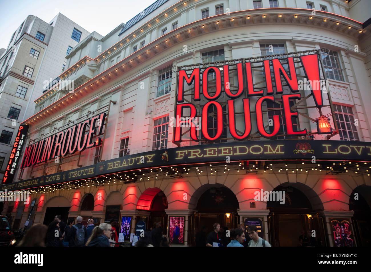 Grande-Bretagne, Angleterre, Cité de Londres, Cité de Westminster, Théâtre du Moulin Rouge Banque D'Images