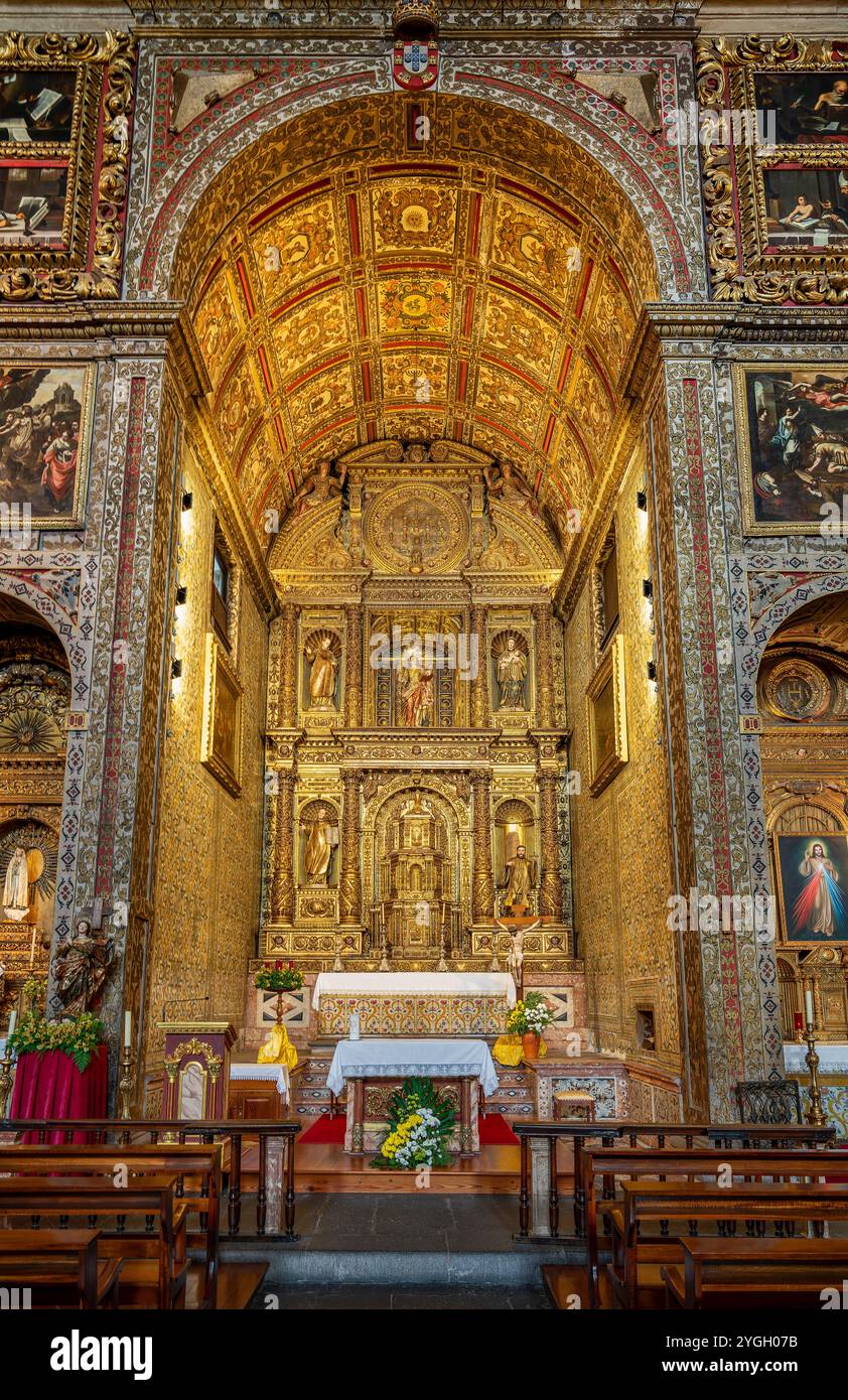 Funchal, l'Igreja de São João Evangelista do Colégio sur la Praça do Município, est l'église jésuite de l'école jésuite locale. Son saint patron est préparé Banque D'Images