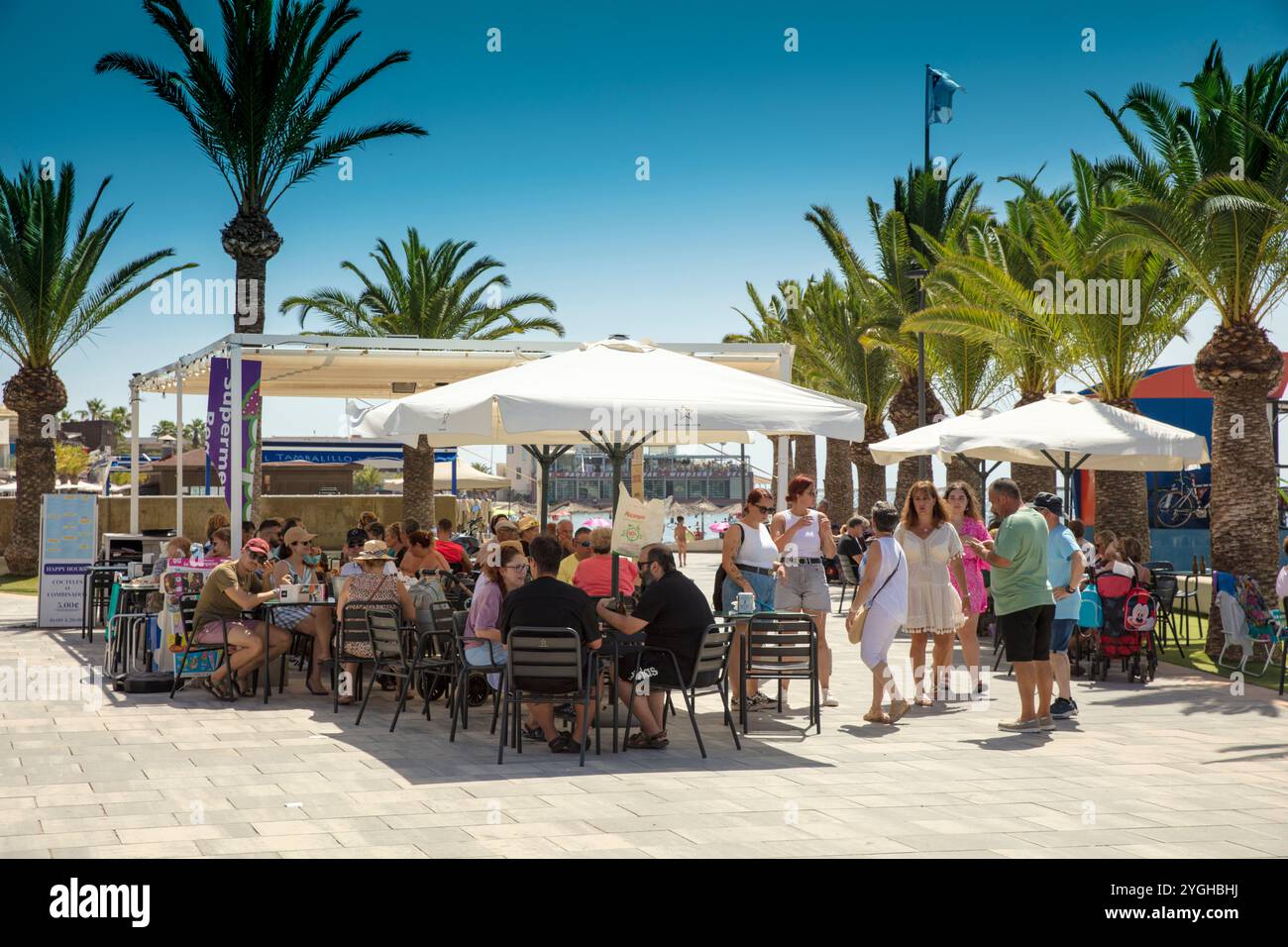 Restaurant, invités, vie de plage, été, eau, San Pedro del Pinatar, Mar Menor, région autonome de Murcie, Espagne, Banque D'Images