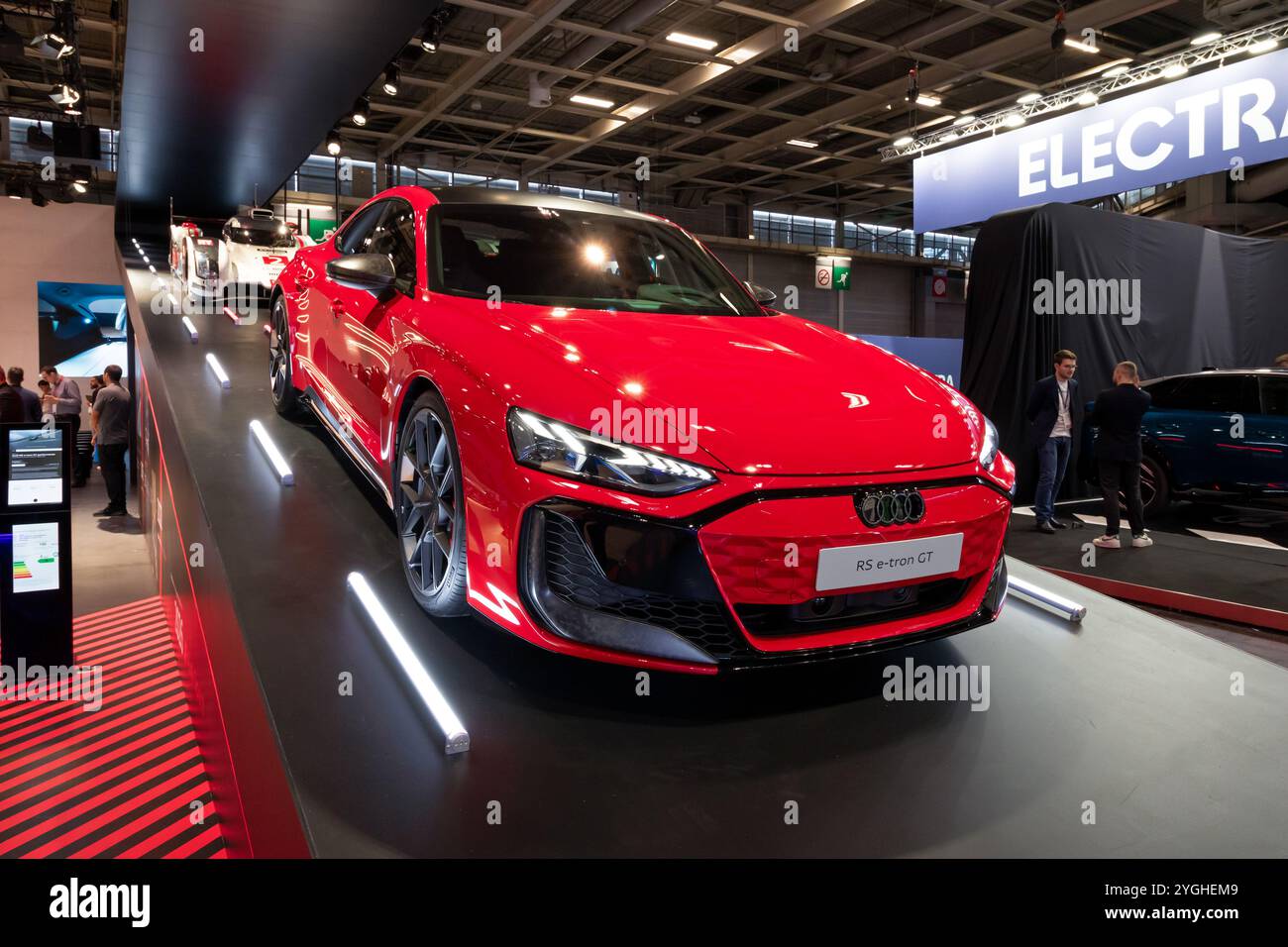 Audi RS e-tron GT voiture de sport tout électrique au Paris mondial de l'automobile. Paris, France - 14 octobre 2024. Banque D'Images