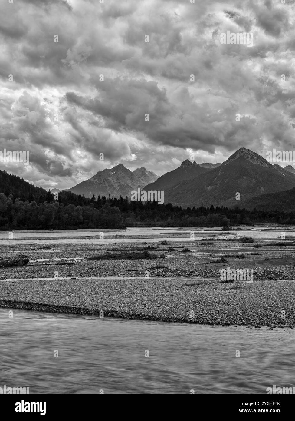 Le dernier sauvage - la rivière Lech près de Weißenbach dans le parc naturel Tiorler Lech Banque D'Images