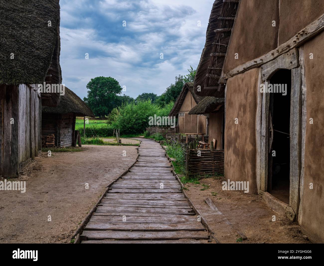 Visite du Musée Viking Haitabu sur la rivière Schlei, maisons Banque D'Images