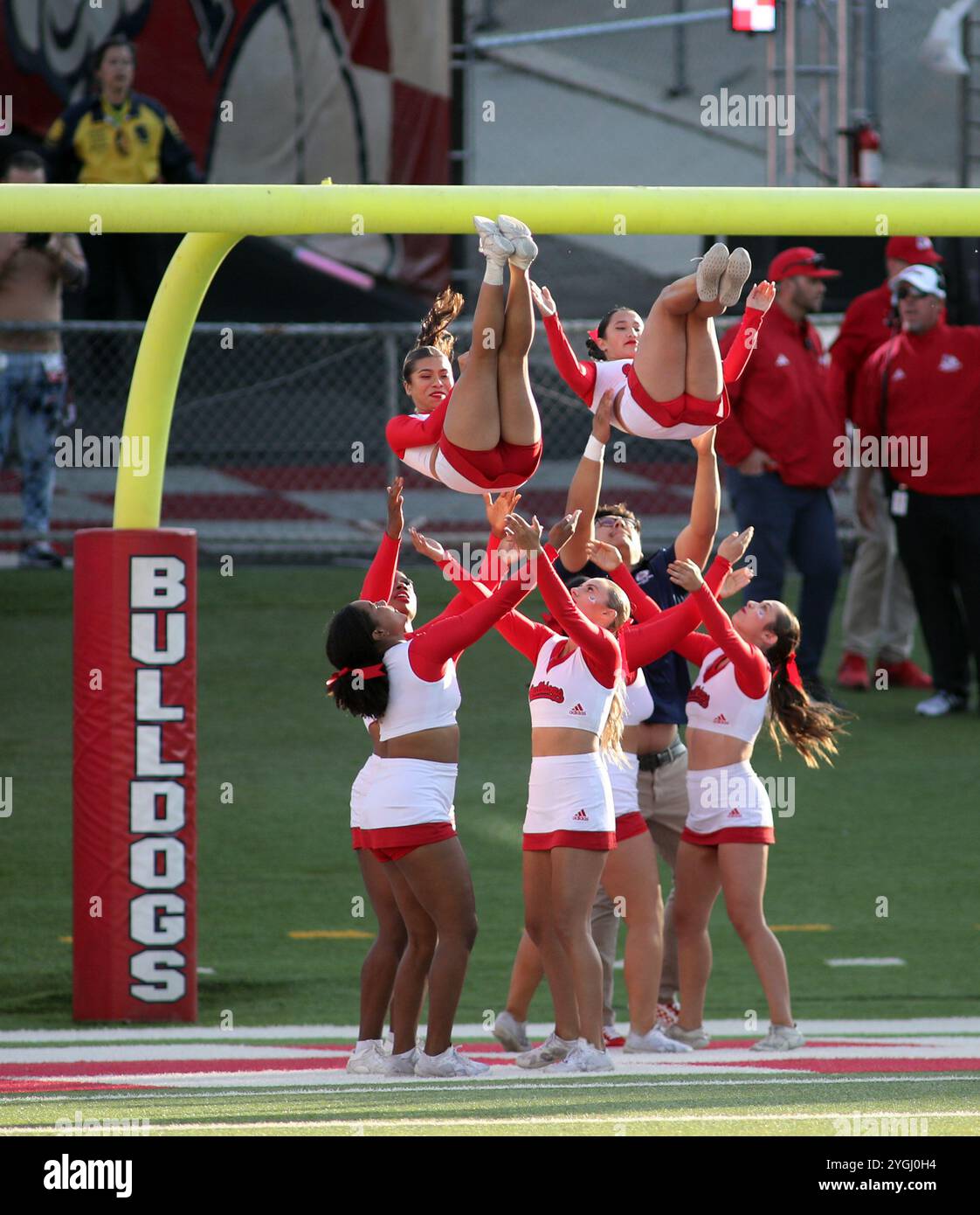 2 novembre 2024 - les cheerleaders des Fresno State Bulldogs jouent lors d'un match entre les Fresno State Bulldogs et les Hawaii Rainbow Warriors au Valley Children's Stadium de Fresno, CALIFORNIE - Michael Sullivan/CSM Banque D'Images