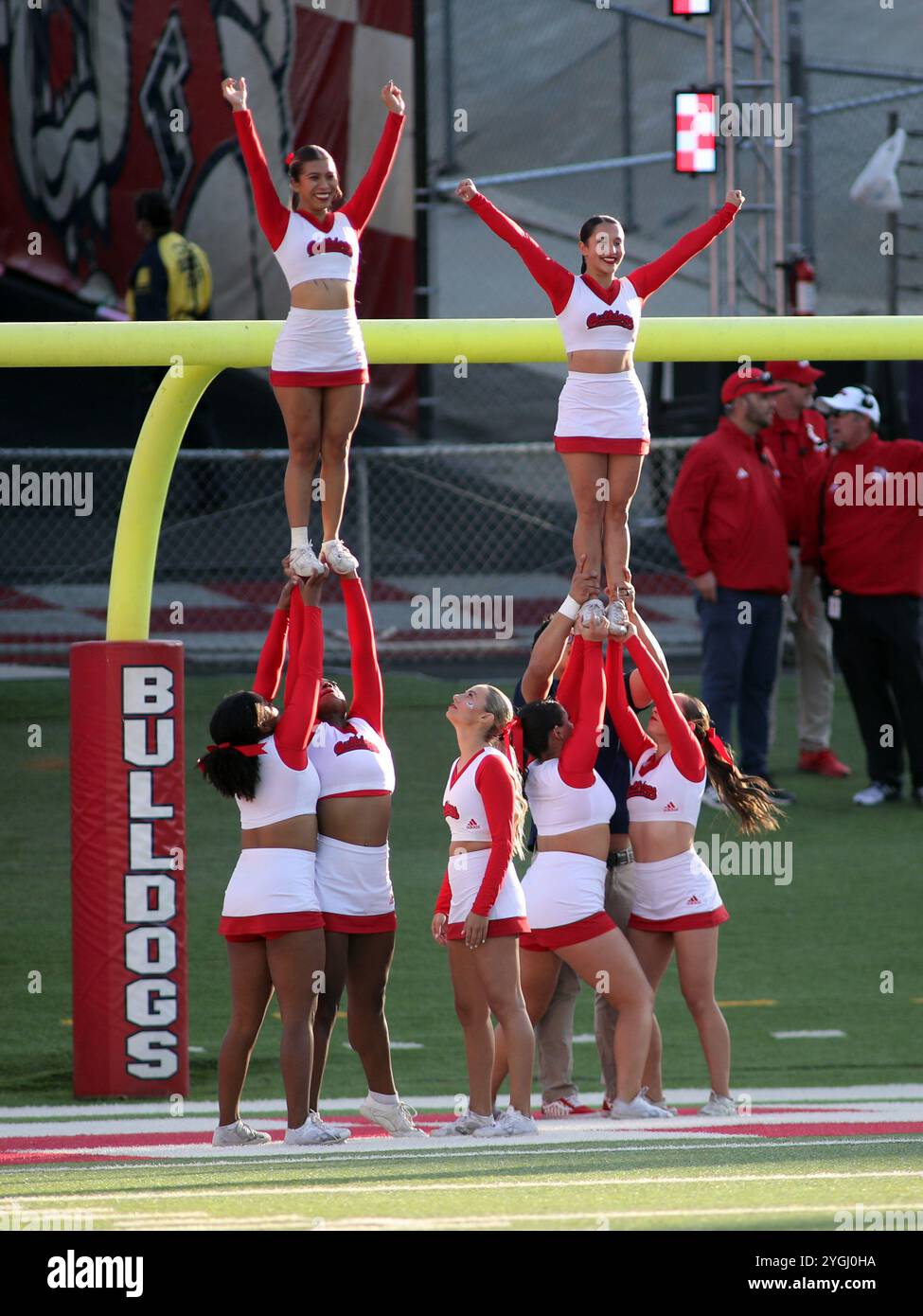 2 novembre 2024 - les cheerleaders des Fresno State Bulldogs jouent lors d'un match entre les Fresno State Bulldogs et les Hawaii Rainbow Warriors au Valley Children's Stadium de Fresno, CALIFORNIE - Michael Sullivan/CSM Banque D'Images