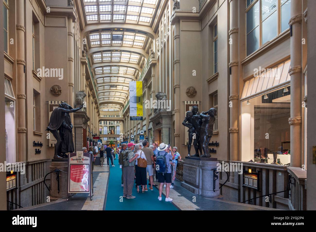 Leipzig, Galerie Mädler Arcade, cave Auerbachs Keller, statue double de deux groupes de figures en bronze de Mathieu Molitor (1873-1929). Fonction IT Banque D'Images