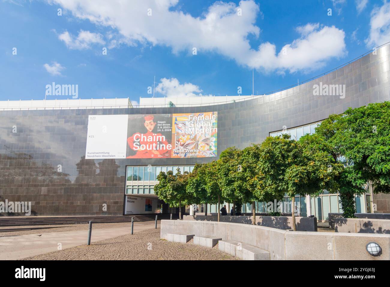 Düsseldorf, bâtiment pour la collection d'art K20 du Kunstsammlung Nordrhein-Westfalen sur la place Grabbeplatz à Düsseldorf und Neanderland, Rhénanie du Nord-Westpha Banque D'Images