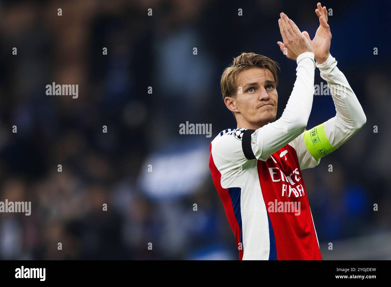 Milan, Italie. 6 novembre 2024. Martin Odegaard de l'Arsenal FC fait un geste à la fin du match de football de la phase de ligue de l'UEFA Champions League 2024/25 entre le FC Internazionale et l'Arsenal FC. Crédit : Nicolò Campo/Alamy Live News Banque D'Images