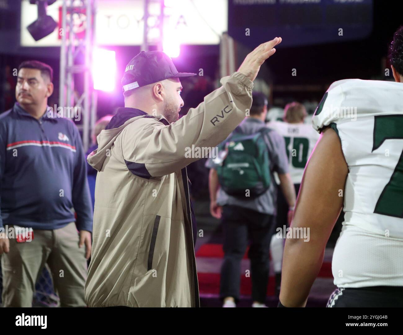 2 novembre 2024 - le comédien Tumua Tuinei lors d'un match entre les Bulldogs de Fresno State et les Rainbow Warriors d'Hawaii au Valley Children's Stadium à Fresno, CA - Michael Sullivan/CSM Banque D'Images