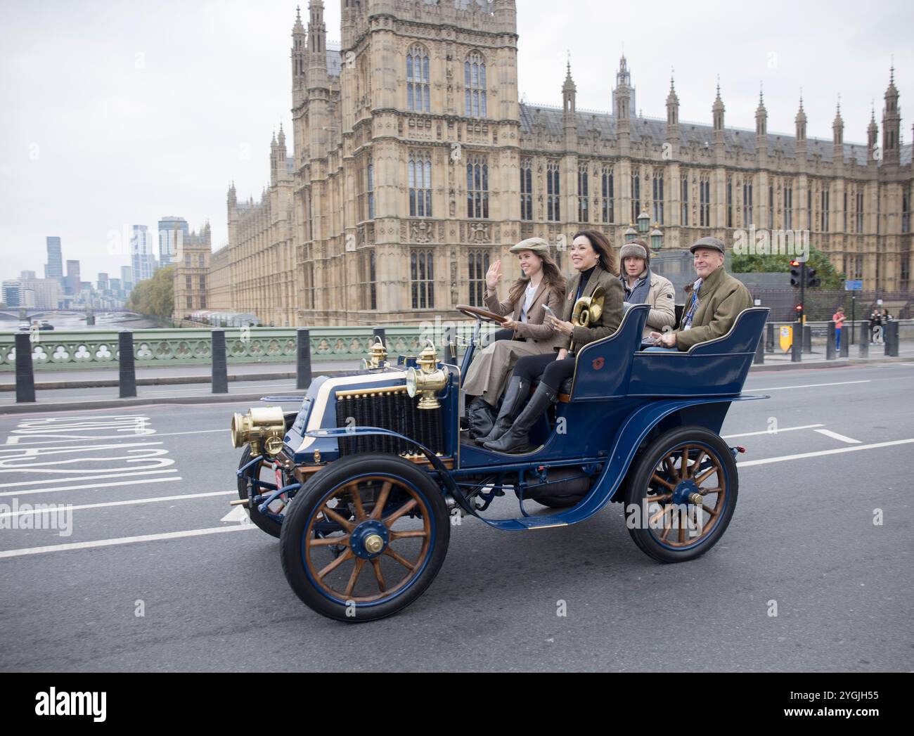 1904 Renault London à Brighton Veteran car Run Westminster Bridge London Banque D'Images