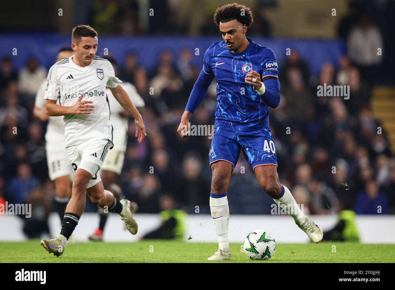 LONDRES, Royaume-Uni - 7 novembre 2024 : Renato Veiga de Chelsea en action lors du match de l'UEFA Conference League entre le Chelsea FC et Noah à Stamford Bridge (crédit : Craig Mercer/ Alamy Live News) Banque D'Images LONDRES, Royaume-Uni - 7 novembre 2024 : Renato Veiga de Chelsea en action lors du match de l'UEFA Conference League entre le Chelsea FC et Noah à Stamford Bridge (crédit : Craig Mercer/ Alamy Live News) Banque D'Images