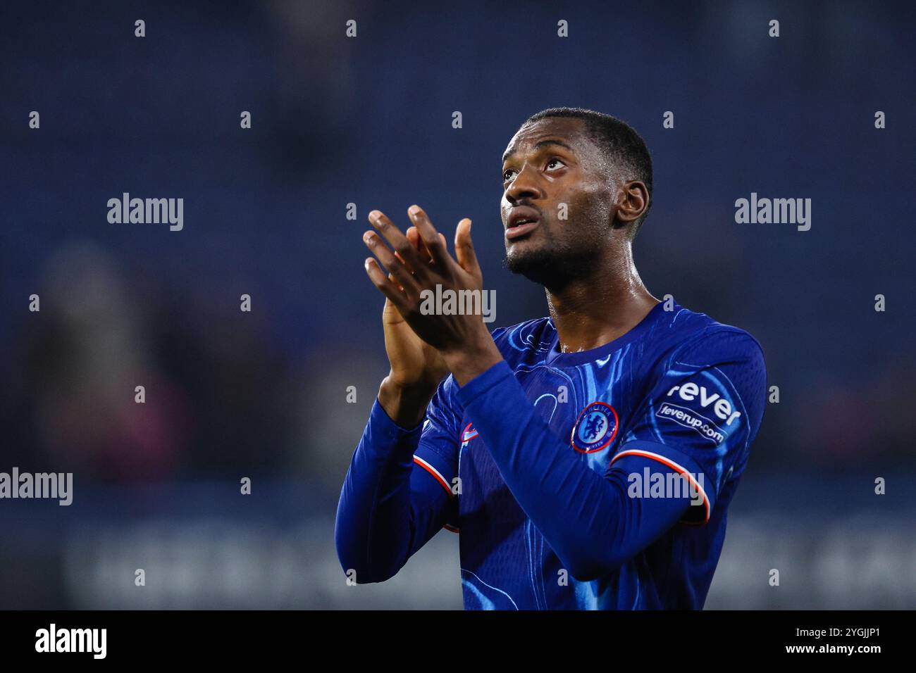 LONDRES, Royaume-Uni - 7 novembre 2024 : Tosin Adarabioyo de Chelsea applaudit les supporters après le match de l'UEFA Conference League entre le Chelsea FC et Noah à Stamford Bridge (crédit : Craig Mercer/ Alamy Live News) Banque D'Images LONDRES, Royaume-Uni - 7 novembre 2024 : Tosin Adarabioyo de Chelsea applaudit les supporters après le match de l'UEFA Conference League entre le Chelsea FC et Noah à Stamford Bridge (crédit : Craig Mercer/ Alamy Live News) Banque D'Images