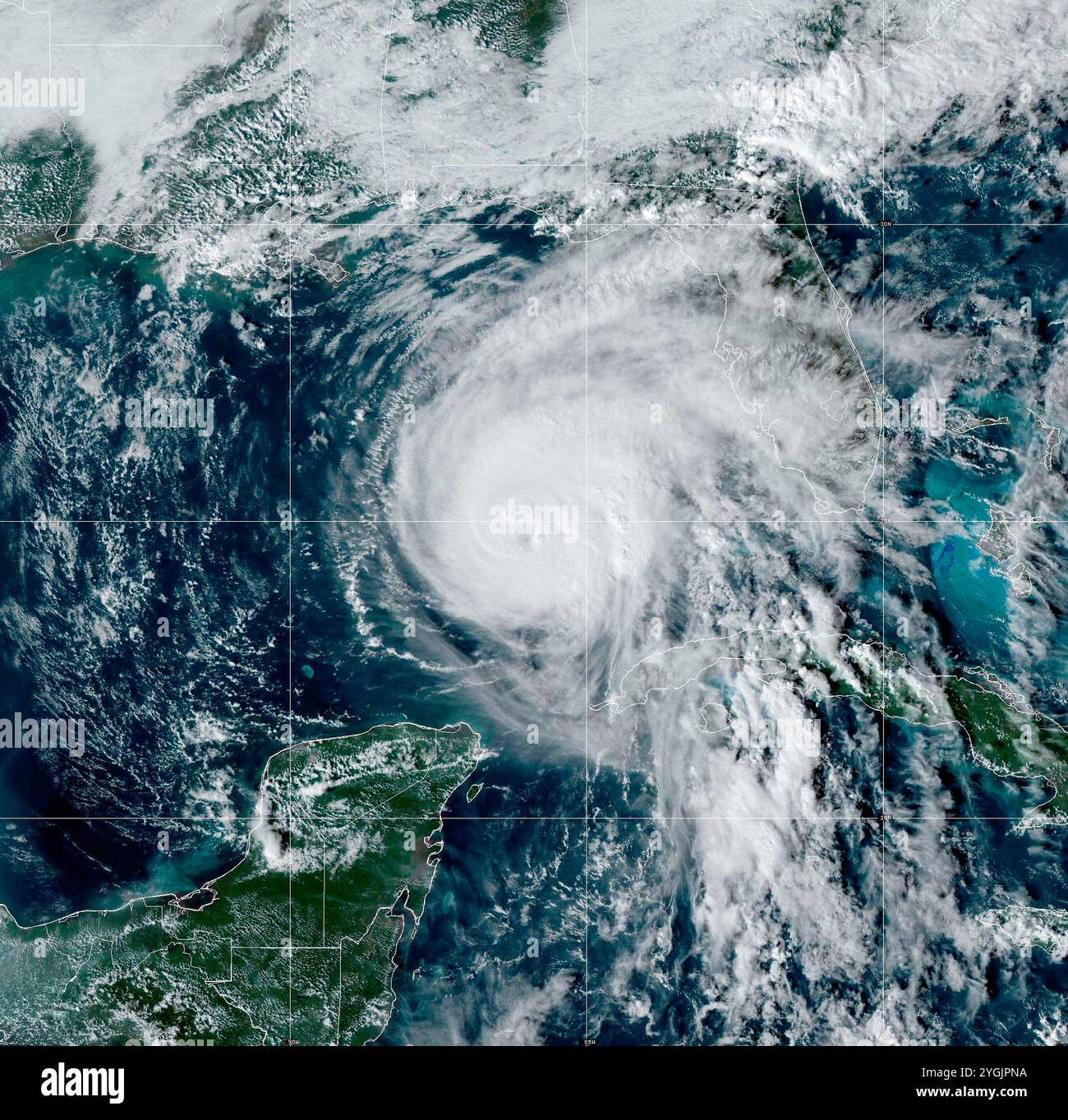 Yucatan, Mexique. 07 novembre 2024. L'image satellite MODIS de la NOAA montrant l'ouragan Rafael, un cyclone tropical de catégorie 2 se déplaçant vers l'ouest à travers le golfe du Mexique après avoir frappé Cuba, le 7 novembre 2024 près du Yucatan, au Mexique. Crédit : GOES-East/NOAA/Alamy Live News Banque D'Images