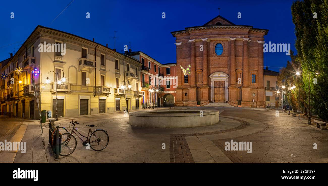 Alessandria - l'église Chiesa di Santo Stefano au crépuscule. Banque D'Images