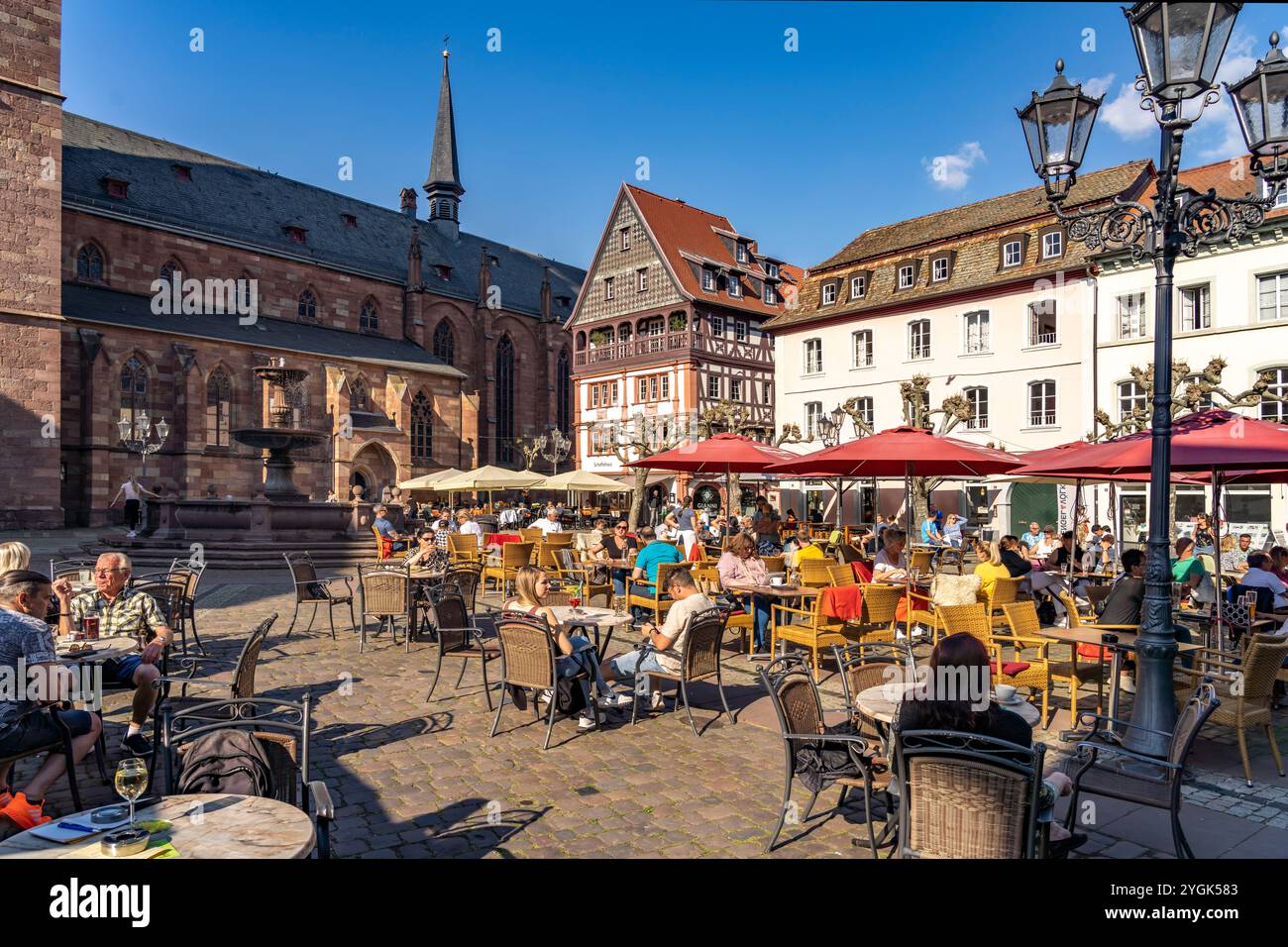 Gastronomie sur la place du marché à Neustadt an der Weinstraße, Rhénanie-Palatinat, Allemagne Banque D'Images