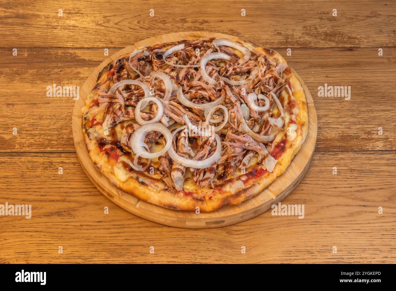 Pizza mexicaine : avec des ingrédients tels que le bœuf râpé, le jalapeños, les oignons et la coriandre Banque D'Images