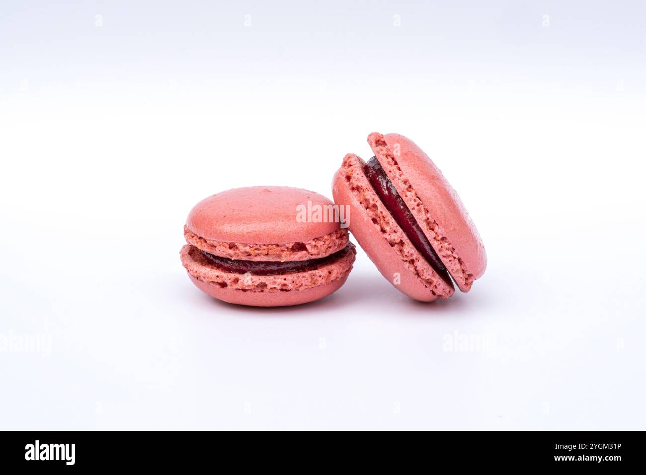 Gros plan du biscuit macaron rose à la framboise Banque D'Images