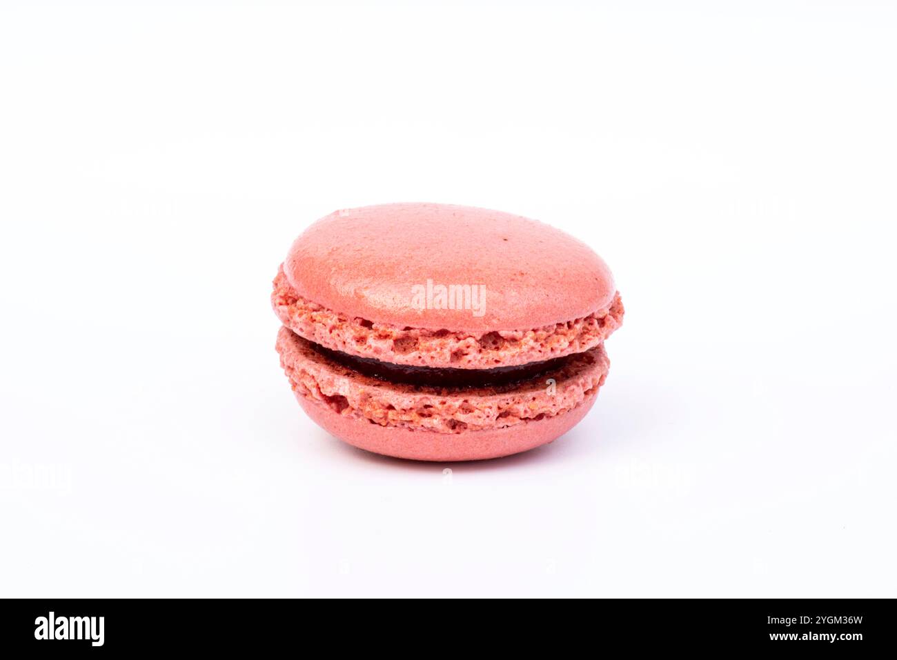 Gros plan du biscuit macaron rose à la framboise Banque D'Images