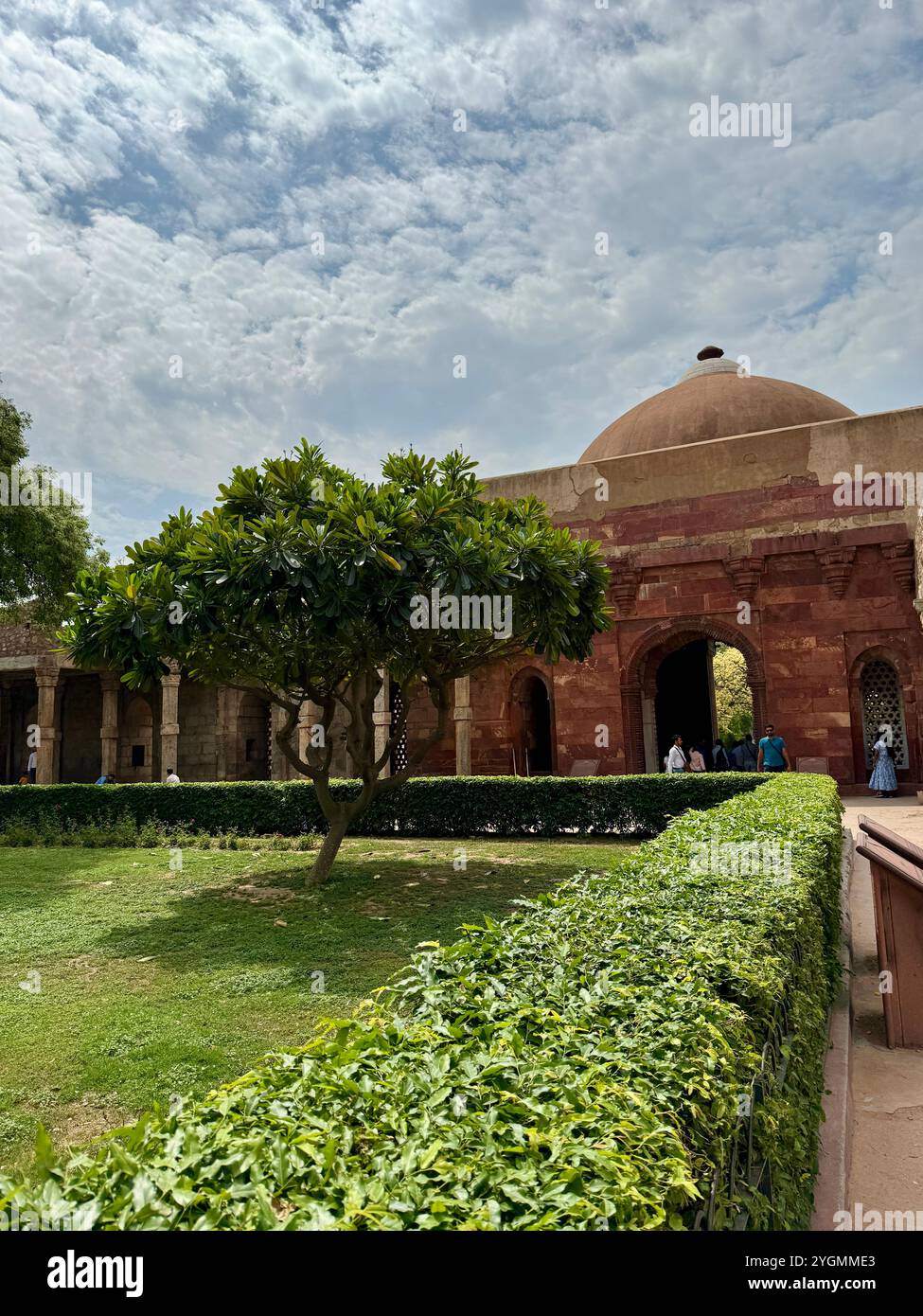 Qutub minar , site du patrimoine mondial de l'UNESCO du 12ème siècle , Delhi , inde - Image de stock capturée avec un smartphone