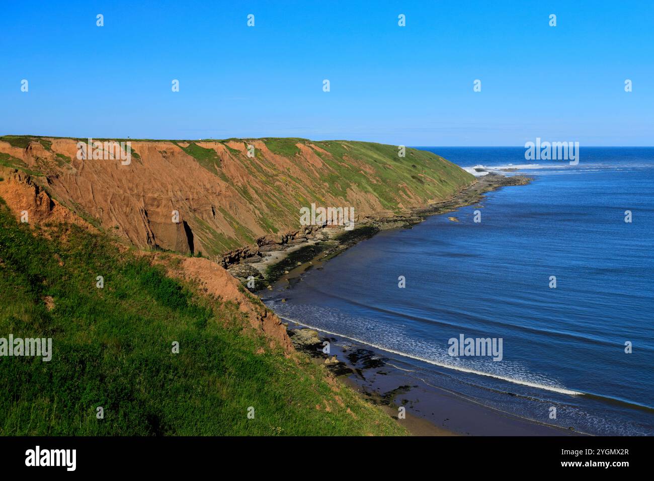 Vue sur la péninsule de Filey Brigg, ville de Filey, North Yorkshire, Angleterre, Royaume-Uni Banque D'Images