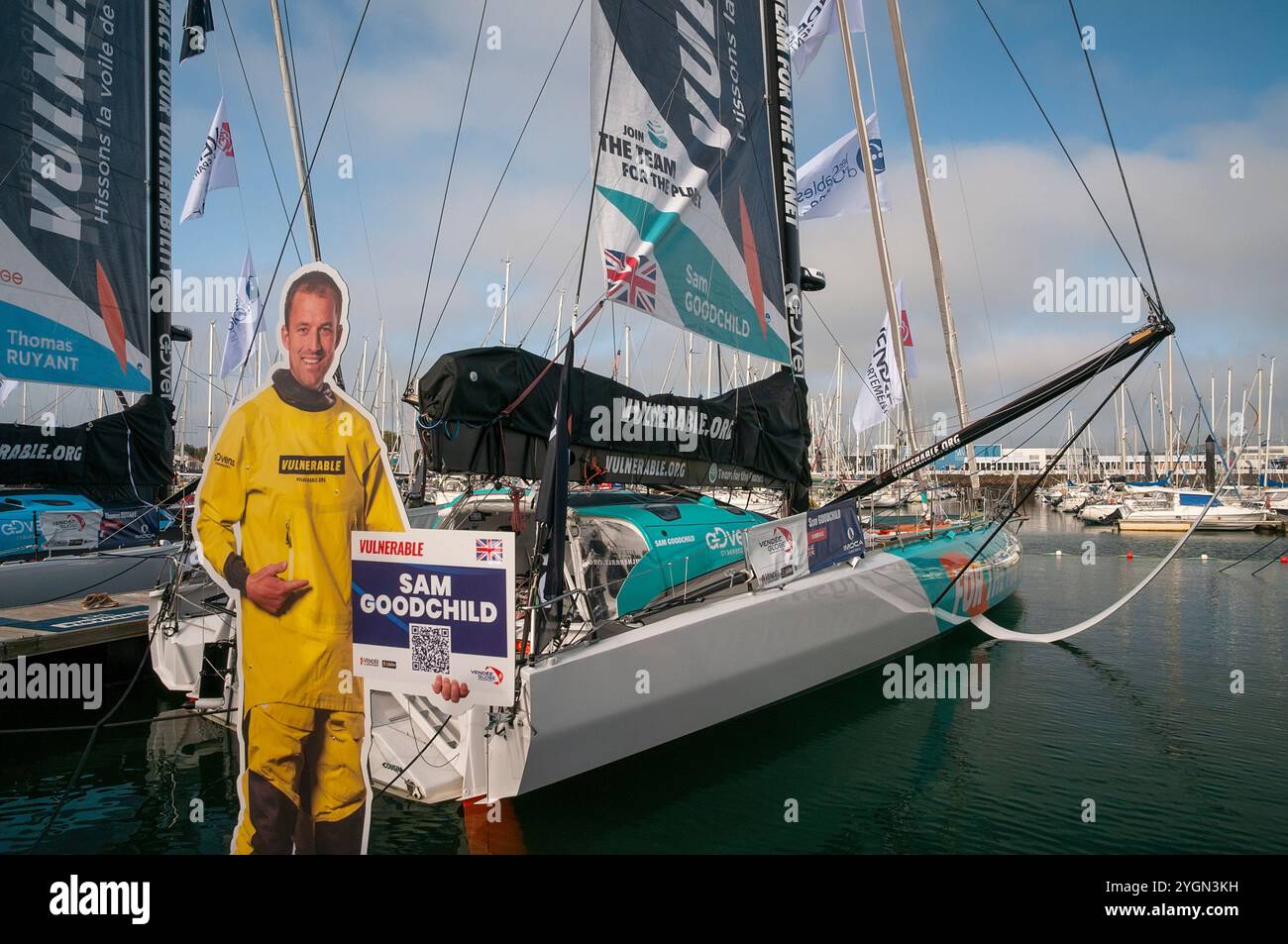 Skipper britannique Sam Goodchild voilier amarré dans la marina, Vendée Globe Sailing race 2024, les Sables d’Olonne, Vendée (85), pays de la Loire R Banque D'Images