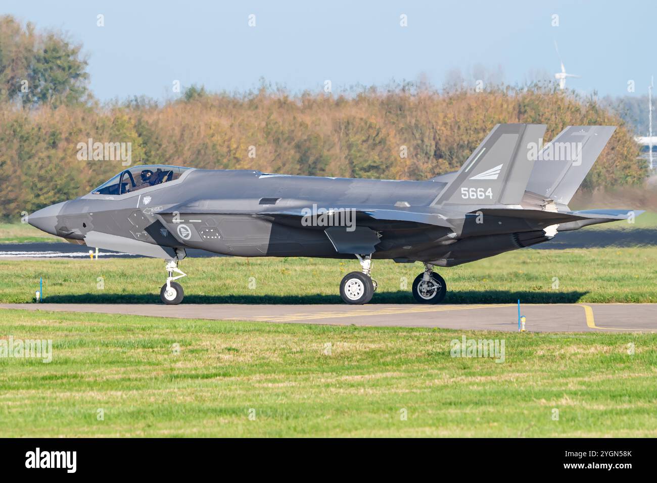 Un chasseur de frappe furtif supersonique Lockheed Martin F-35 Lightning II de la Royal Norwegian Air Force à la base aérienne de Leeuwarden. Banque D'Images