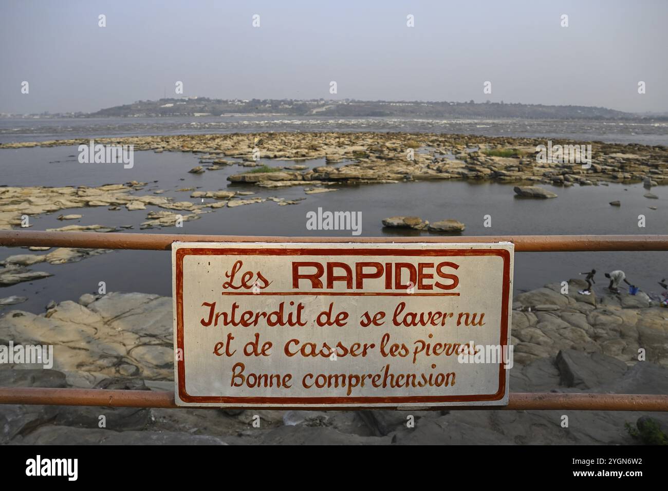 Panneau sur le fleuve Congo près de la piscine Malebo, anciennement Stanley Pool, Brazzaville, République du Congo Banque D'Images