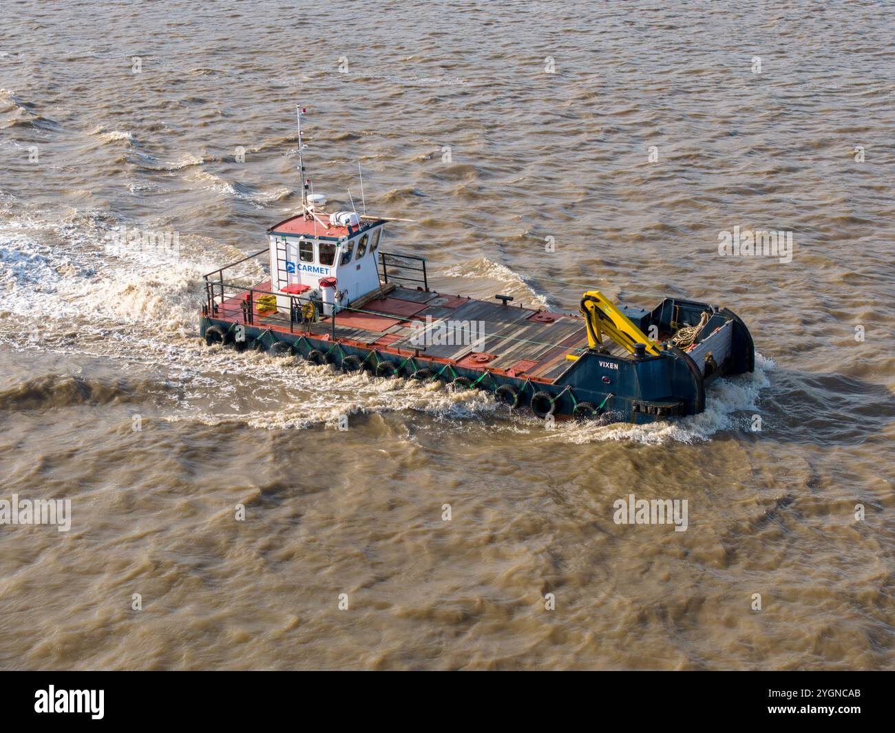 Le remorqueur Vixen de la Carmet Tug Company Ltd navigue dans la rivière Mersey, Liverpool, de près Banque D'Images