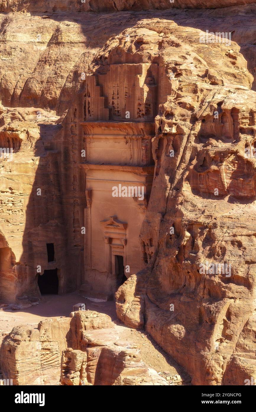 Petra, Jordanie anciens tombeaux royaux de Nabataean et rue principale Banque D'Images