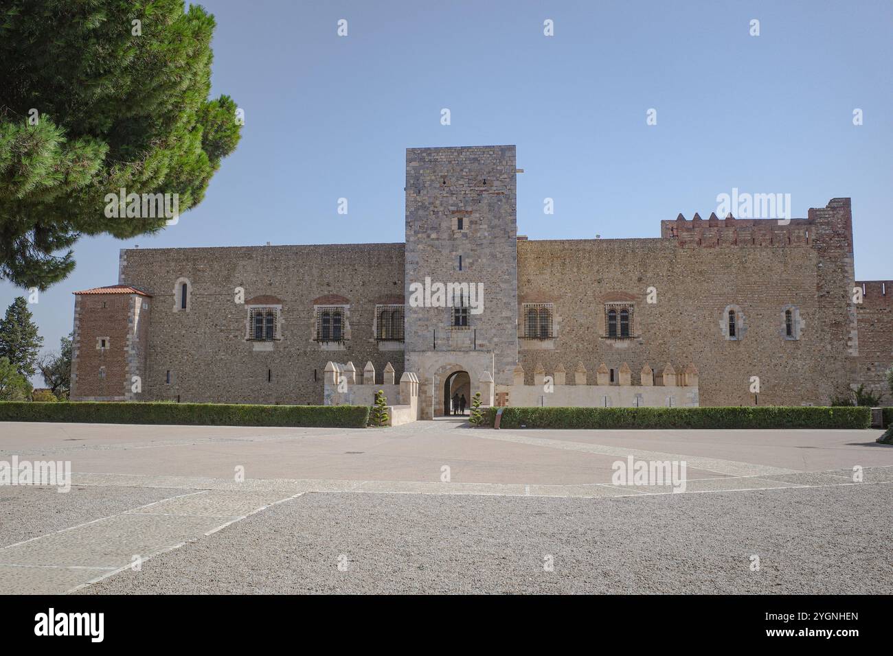 Perpignan, France - 24 août 2024 : Palais des Rois de Majorque, un site touristique à Perpignan, France Banque D'Images Perpignan, France - 24 août 2024 : Palais des Rois de Majorque, un site touristique à Perpignan, France Banque D'Images