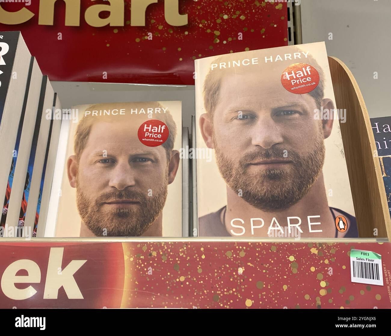 Windsor, Royaume-Uni. 8 novembre 2024. Livre du Prince Harry Spare, à vendre à moitié prix dans une librairie à Windsor, Berkshire. Suite à l'élection de Donald Trump à la présidence des États-Unis, le journal The Times a rapporté que "Prince Harry sera très probablement tenu pour responsable" par Donald Trump s'il mentait sur la consommation de drogue sur sa demande de visa, a déclaré une fondation luttant pour la publication de ses dossiers d'immigration. La demande du duc de vivre aux États-Unis a été examinée après qu'il ait admis dans ses mémoires de 2023, Spare, à consommer des drogues - quelque chose qu'il aurait été obligé de dire Banque D'Images