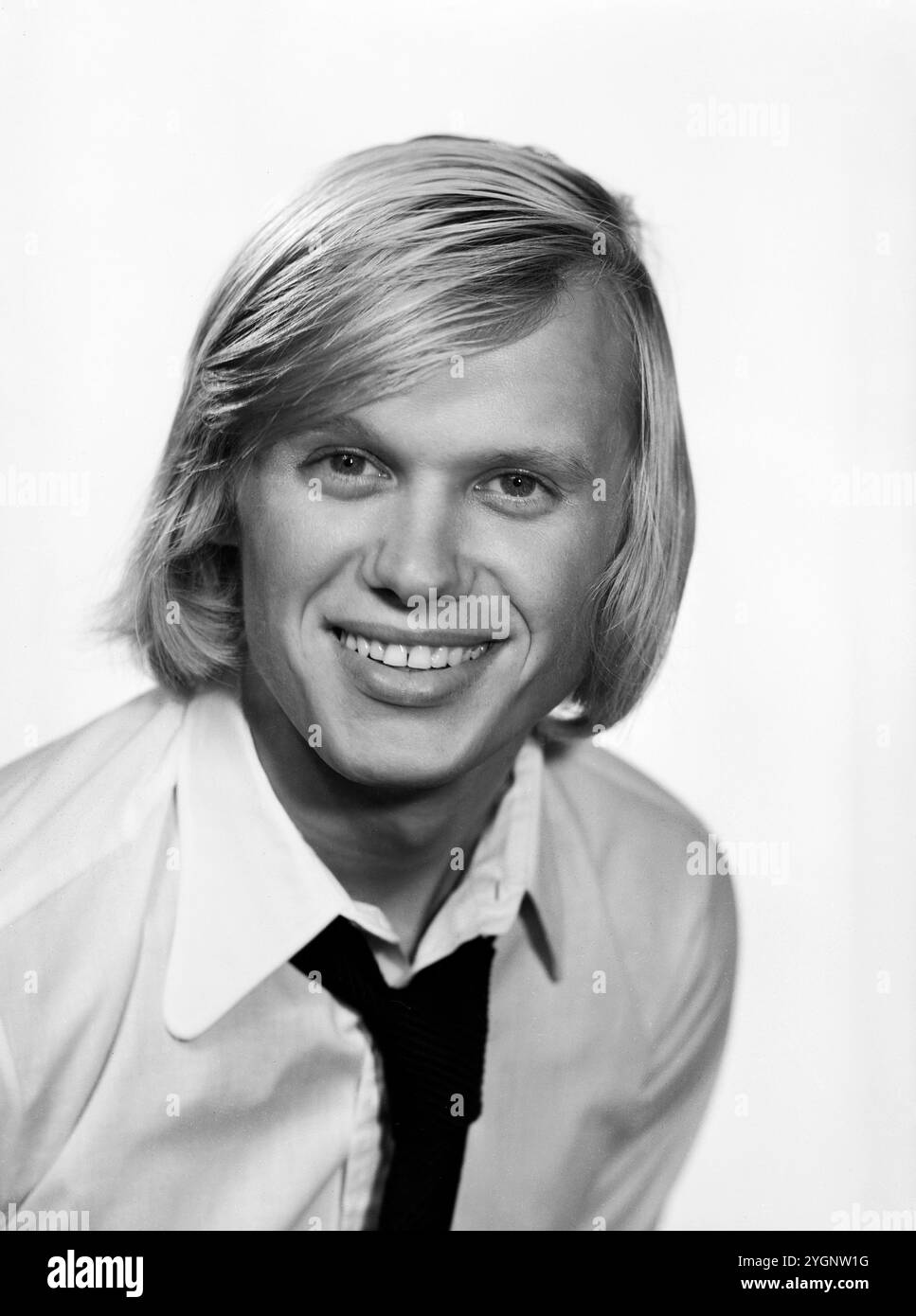 Der tschechische Schauspieler, Stepptänzer und Sänger Jiri Korn (Jiří Korn) beim Fotoshooting während eines Aufenthaltes in der DDR. Korn War in den 1970er und 80er Jahren regelmäßiger Gast in der Show 'Ein Kessel Buntes' im Ost-Berliner Friedrichstadt-Palast, DDR frühe 1970er Jahre. Banque D'Images