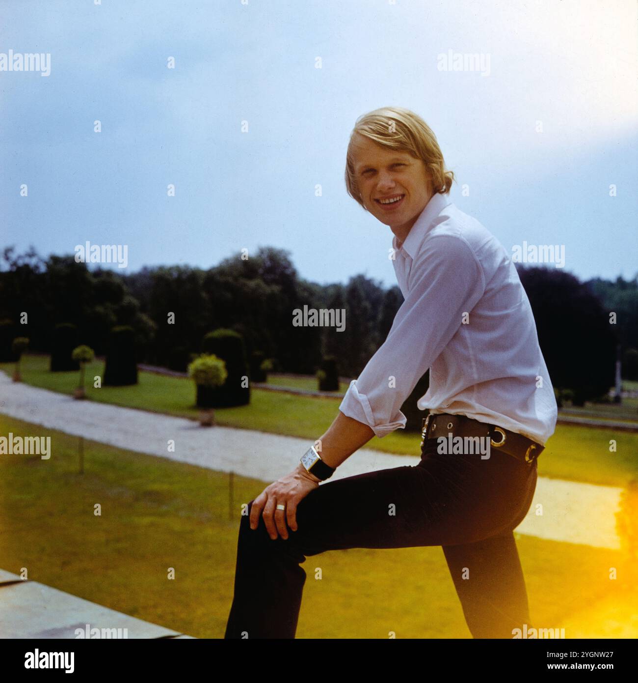 Der tschechische Schauspieler, Stepptänzer und Sänger Jiri Korn (Jiří Korn) beim Fotoshooting während eines Aufenthaltes in der DDR. Korn War in den 1970er und 80er Jahren regelmäßiger Gast in der Show 'Ein Kessel Buntes' im Ost-Berliner Friedrichstadt-Palast, DDR frühe 1970er Jahre. Banque D'Images