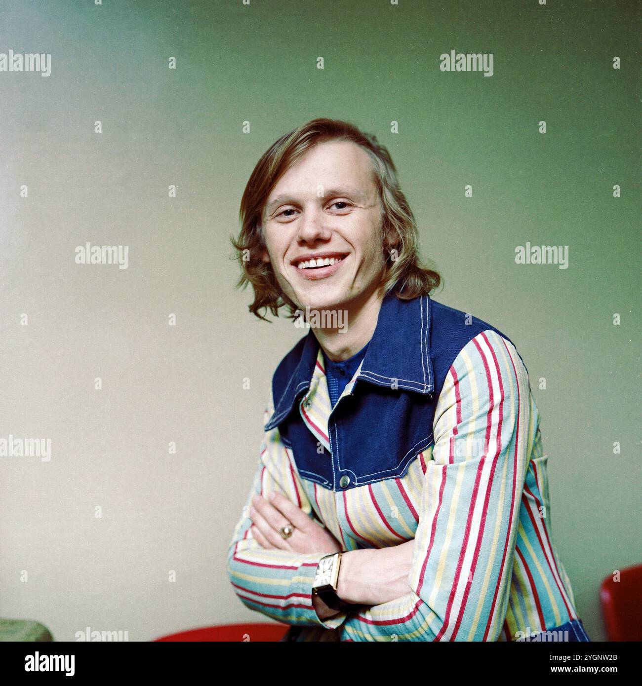 Der tschechische Schauspieler, Stepptänzer und Sänger Jiri Korn (Jiří Korn) beim Fotoshooting während eines Aufenthaltes in der DDR. Korn War in den 1970er und 80er Jahren regelmäßiger Gast in der Show 'Ein Kessel Buntes' im Ost-Berliner Friedrichstadt-Palast, DDR frühe 1970er Jahre. Banque D'Images