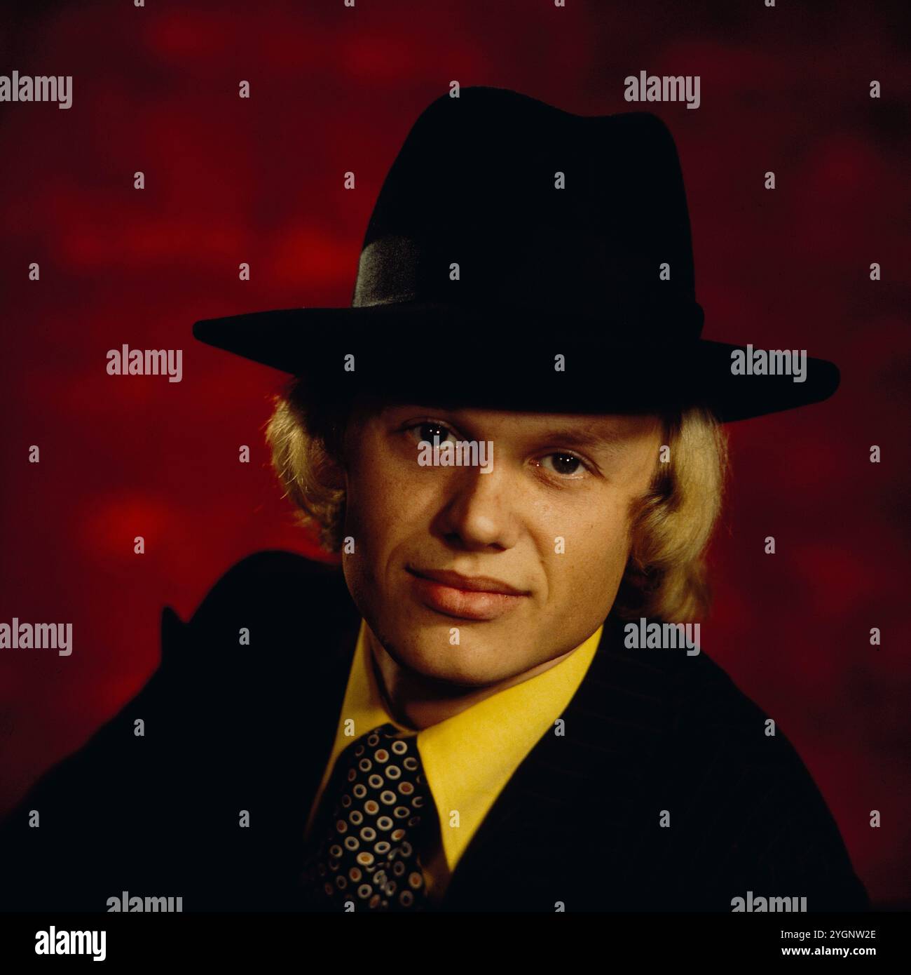 Der tschechische Schauspieler, Stepptänzer und Sänger Jiri Korn (Jiří Korn) beim Fotoshooting während eines Aufenthaltes in der DDR. Korn War in den 1970er und 80er Jahren regelmäßiger Gast in der Show 'Ein Kessel Buntes' im Ost-Berliner Friedrichstadt-Palast, DDR frühe 1970er Jahre. Banque D'Images