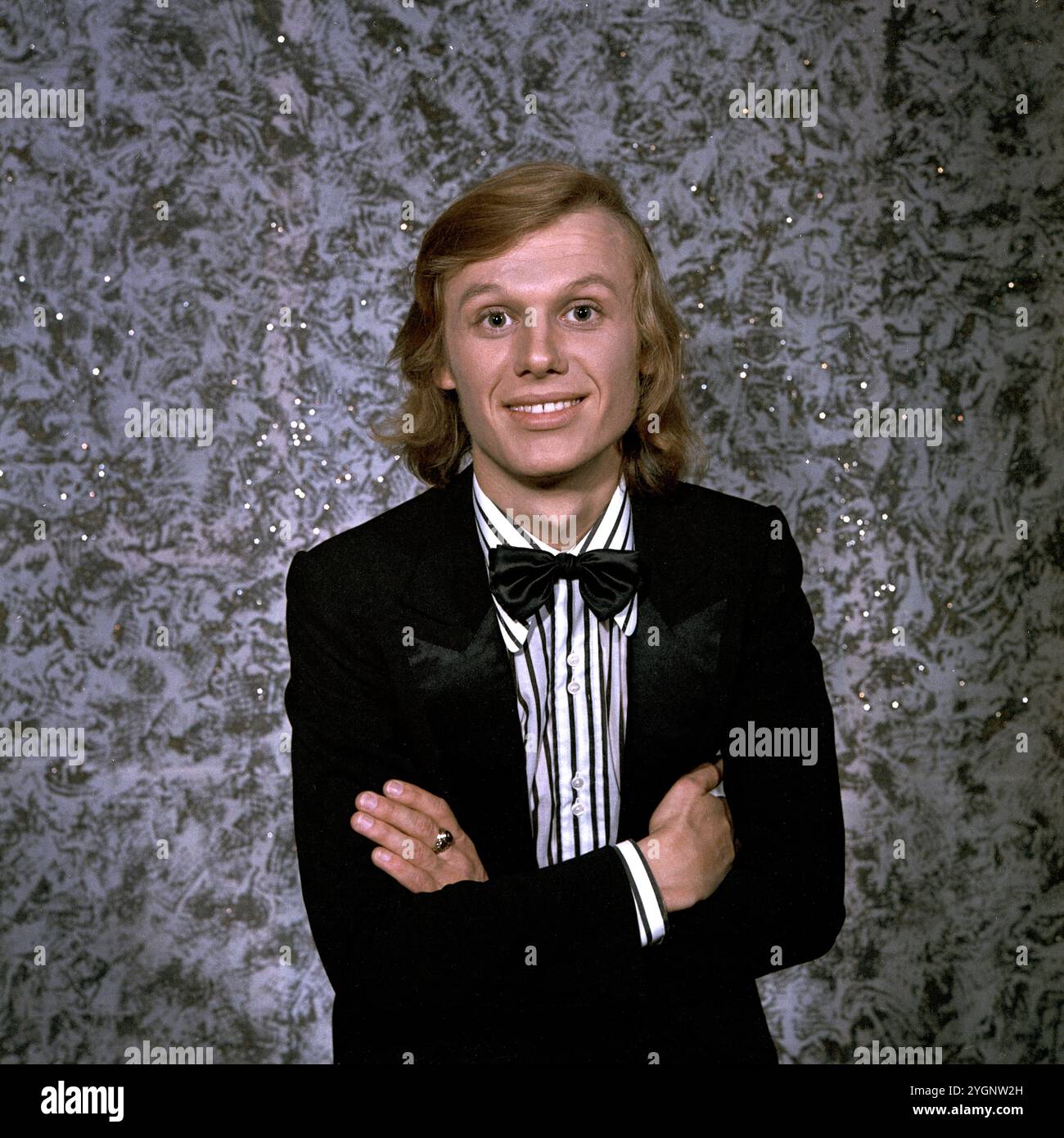 Der tschechische Schauspieler, Stepptänzer und Sänger Jiri Korn (Jiří Korn) beim Fotoshooting während eines Aufenthaltes in der DDR. Korn War in den 1970er und 80er Jahren regelmäßiger Gast in der Show 'Ein Kessel Buntes' im Ost-Berliner Friedrichstadt-Palast, DDR frühe 1970er Jahre. Banque D'Images