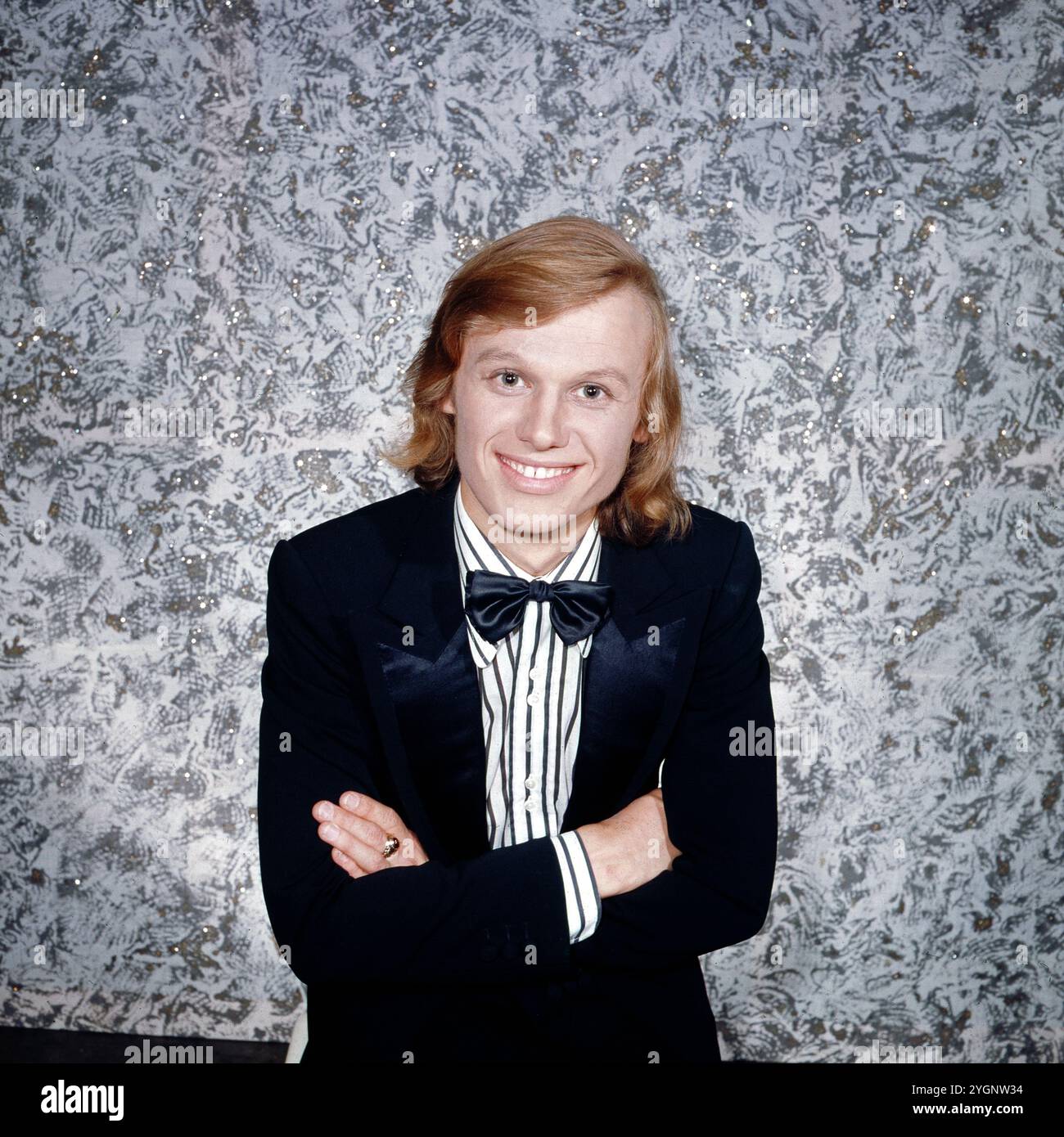 Der tschechische Schauspieler, Stepptänzer und Sänger Jiri Korn (Jiří Korn) beim Fotoshooting während eines Aufenthaltes in der DDR. Korn War in den 1970er und 80er Jahren regelmäßiger Gast in der Show 'Ein Kessel Buntes' im Ost-Berliner Friedrichstadt-Palast, DDR frühe 1970er Jahre. Banque D'Images