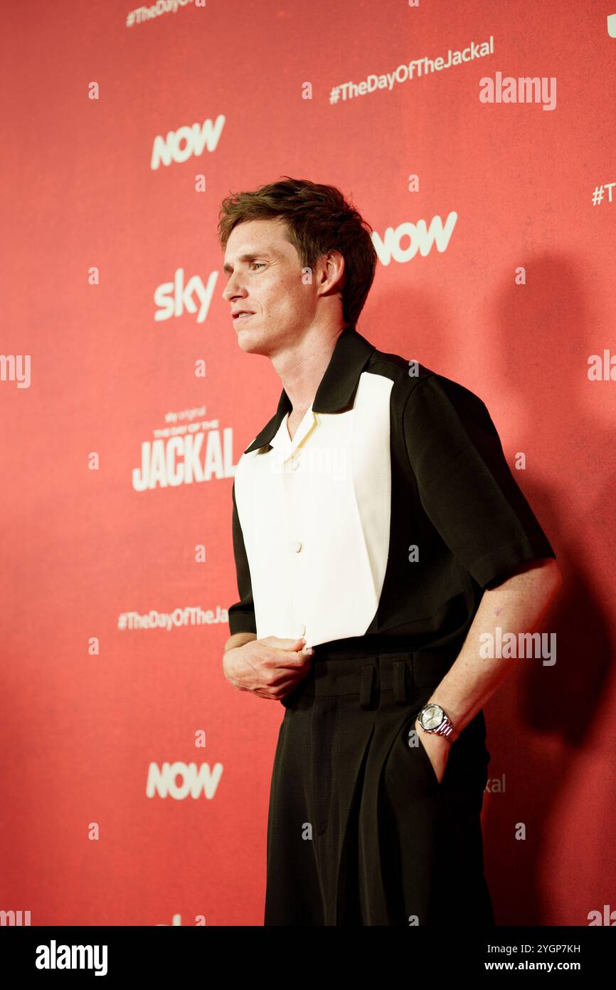 ROME, ITALIE - 07 NOVEMBRE : Eddie Redmayne assiste à la première photo de 'le jour du Jackal' à la Villa Wolkonsky le 07 novembre 2024 à Rome, Italie. ( Banque D'Images