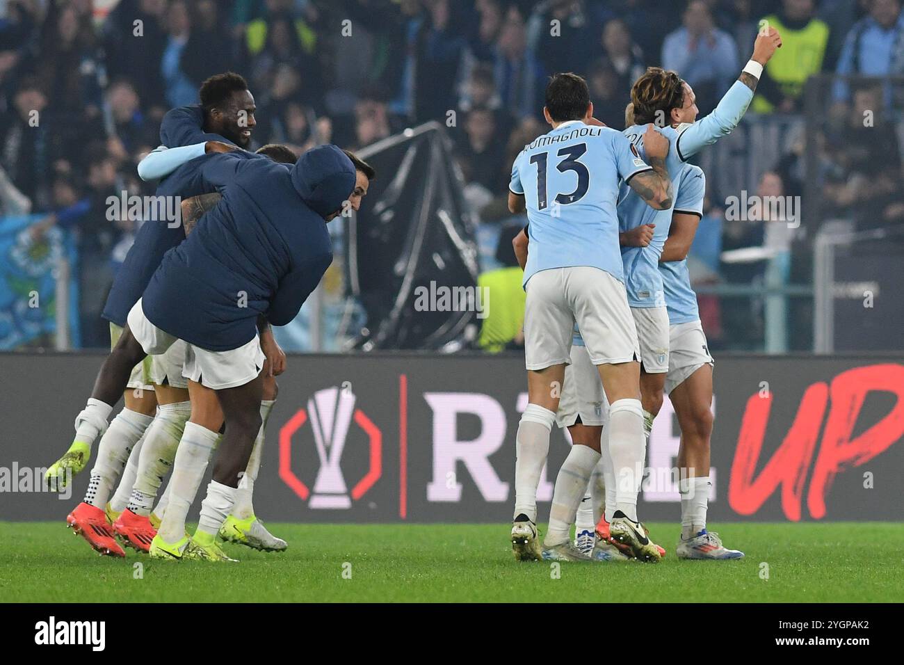 Les joueurs du Lazio célèbrent leur victoire à la fin de la ronde de qualification de l'Europa League - match de 4e manche entre le SS Lazio et le FC Porto au stade olympique. Score final ; Lazio 2:1 Porto. Banque D'Images