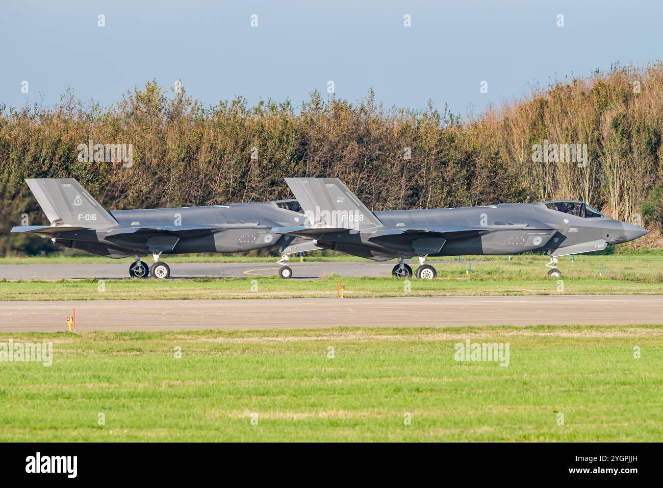 Un chasseur de frappe furtif supersonique Lockheed Martin F-35 Lightning II de la Royal Netherlands Air Force à la base aérienne de Leeuwarden. Banque D'Images