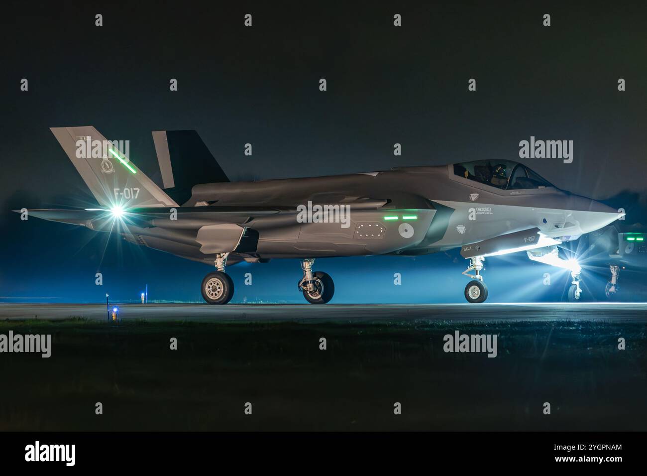Un chasseur de frappe furtif supersonique Lockheed Martin F-35 Lightning II de la Royal Netherlands Air Force à la base aérienne de Leeuwarden. Banque D'Images
