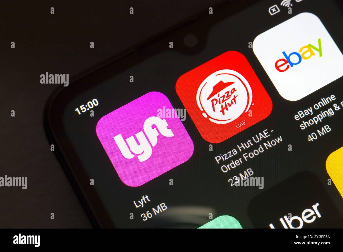 8 novembre 2024, Brésil. Dans cette illustration photo, le logo de l'application Lyft, Pizza Hut, eBay est affiché sur l'écran d'un smartphone. Banque D'Images